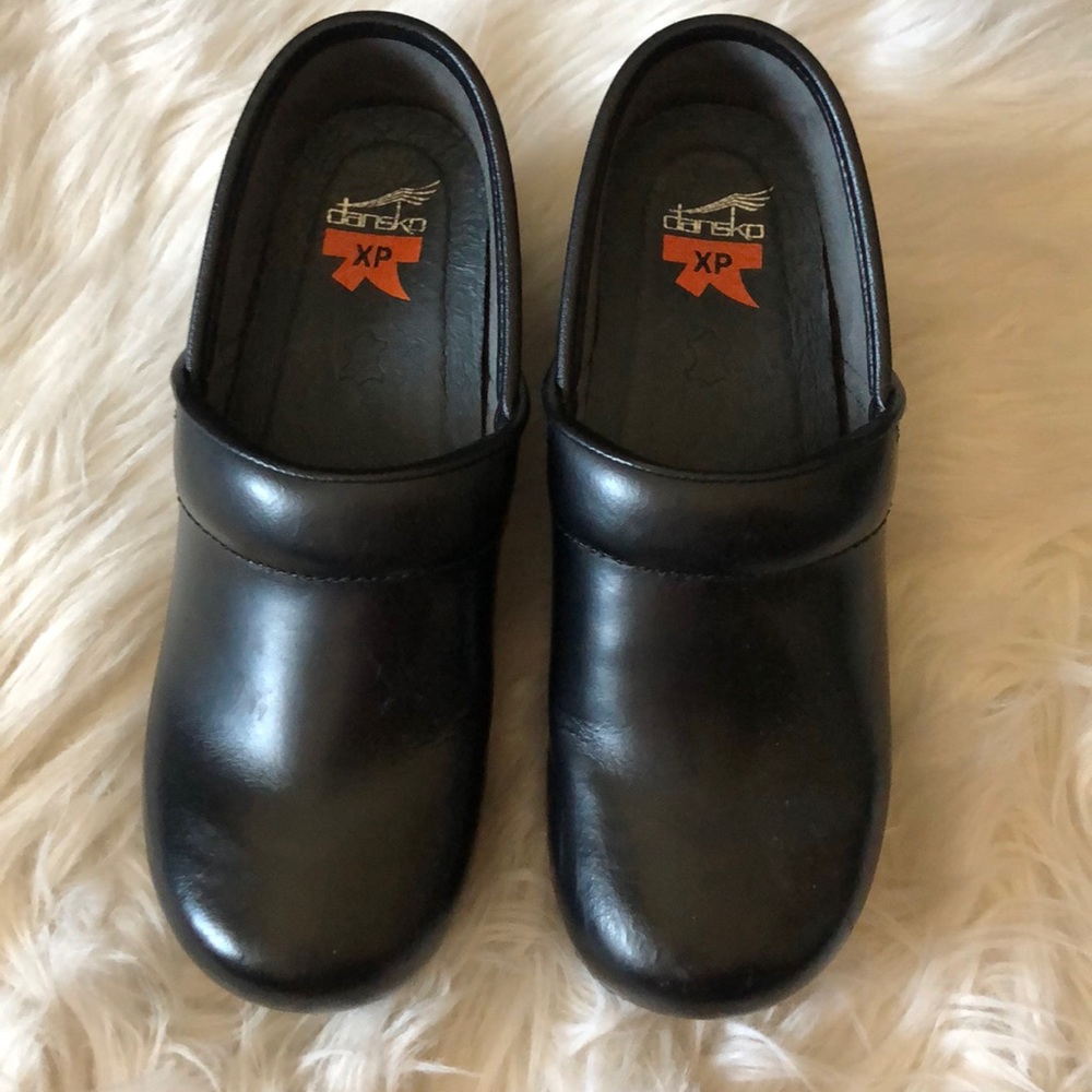 Women’s black Dansko shoes and inserts, size 36.